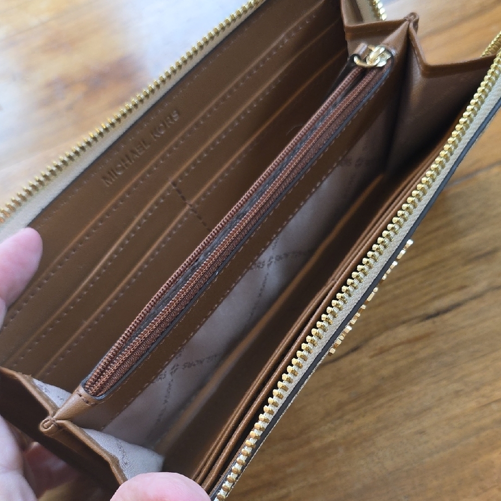 Michael Kors Monogram Tan Wallet - Picture 6 of 10